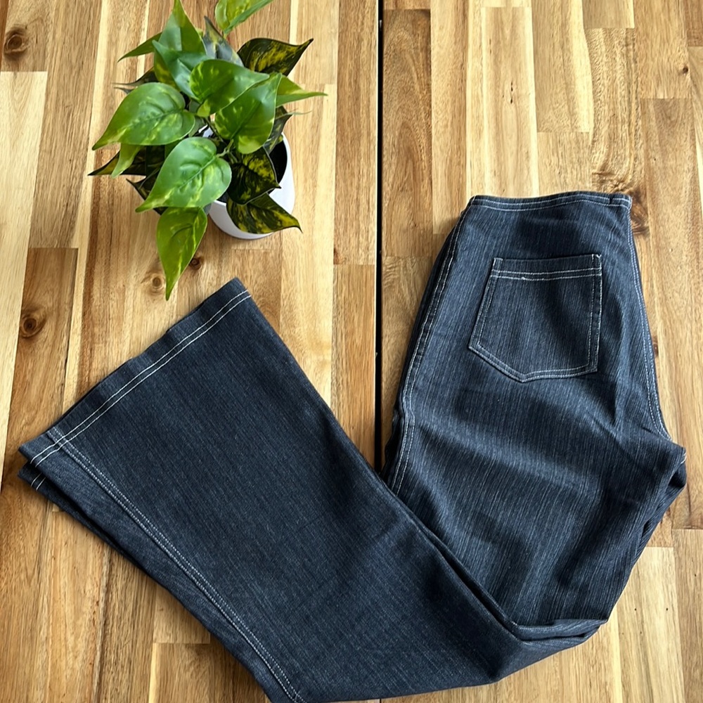 $20/2 Forever 21 Bell Bottom Jeans with back pockets